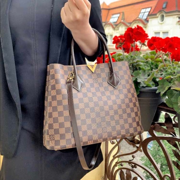 Kensington tote . Great condition.SOLD - Picture 2 of 5